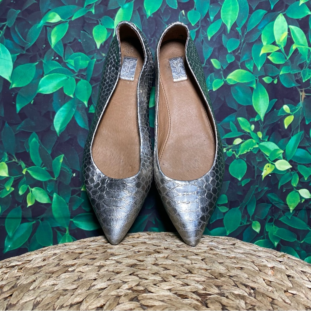 Frye metallic silver pointed flats scales
